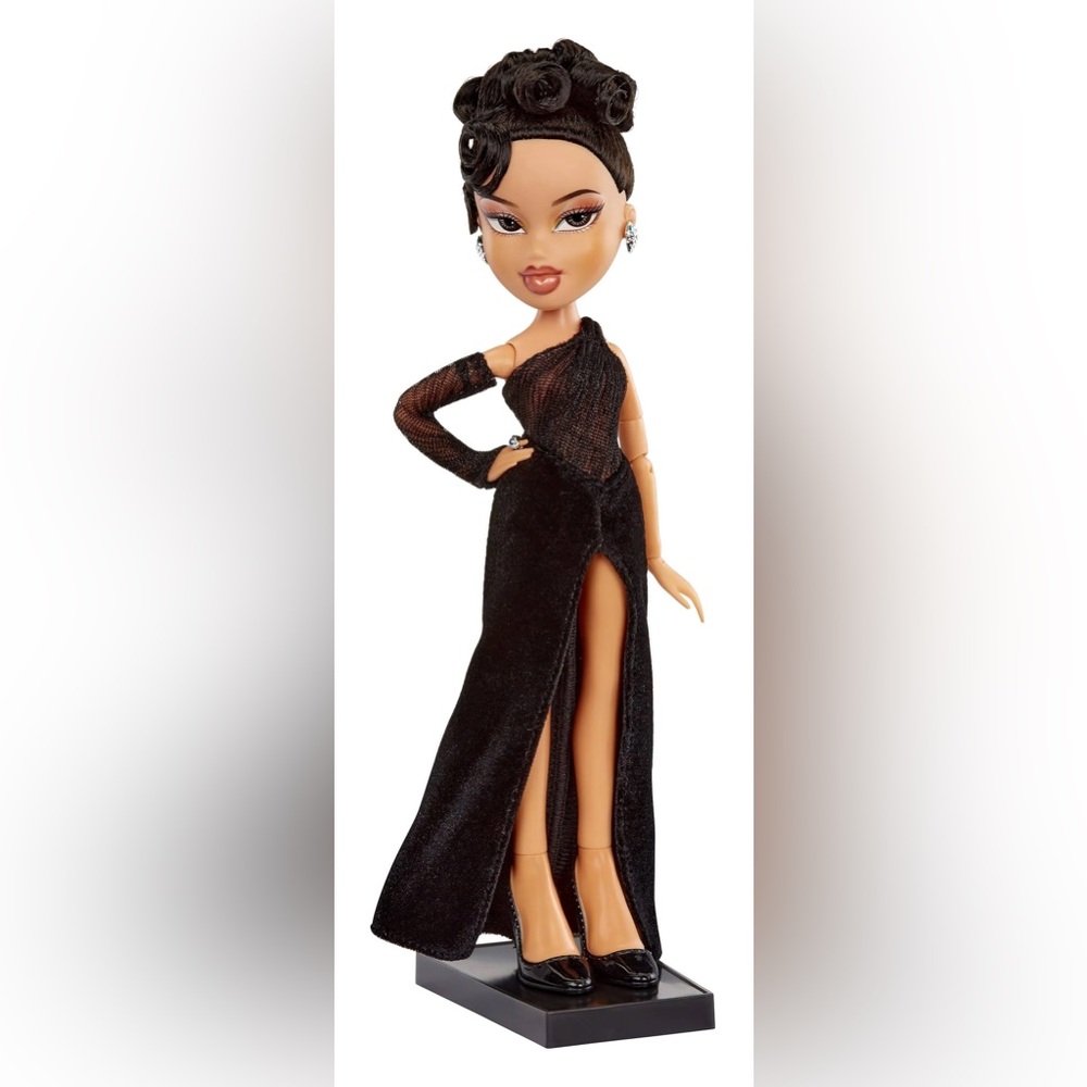 Brats x Kylie Jenner‎ Night Fashion Doll with Evening Gown Pet Dog and Poster
